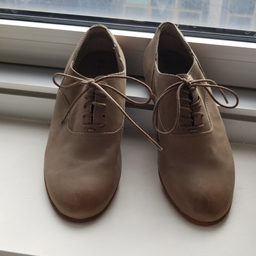 HINGE leather shoes